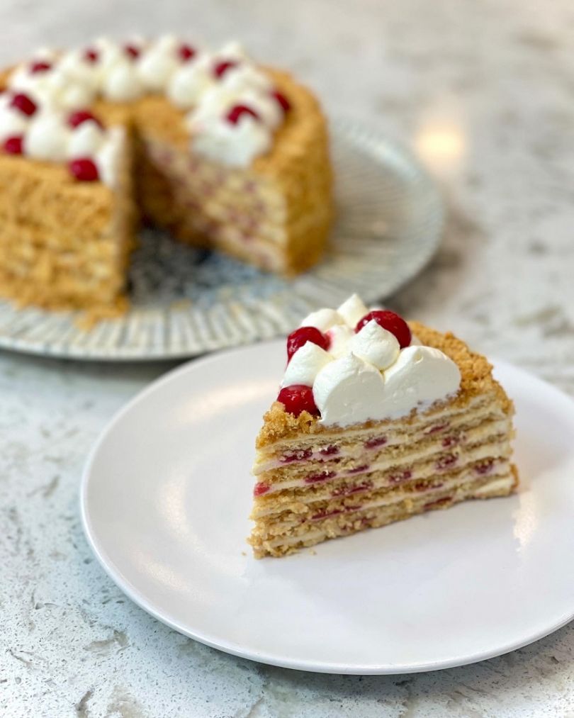 Ягодный медовик